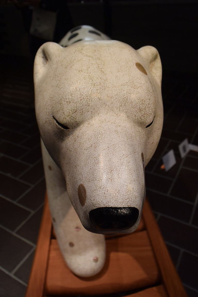 galleryyukomori's tweet photo. 【200201 作品紹介②時田早苗(漆芸)@藝大卒展】
今回の藝大卒展で気になった作品のご紹介♫時田早苗【舞々】でっかい作品全面になんと卵殻貼り!!https://t.co/xgVJZCabn1 #藝大卒展 #芸大卒展 #藝大 #時田早苗 #漆芸 #卵殻貼 #卵殻貼り #geidai #tokitasanae #sanaetokita #eggshell #eggshellart https://t.co/CXsbWM1wTU