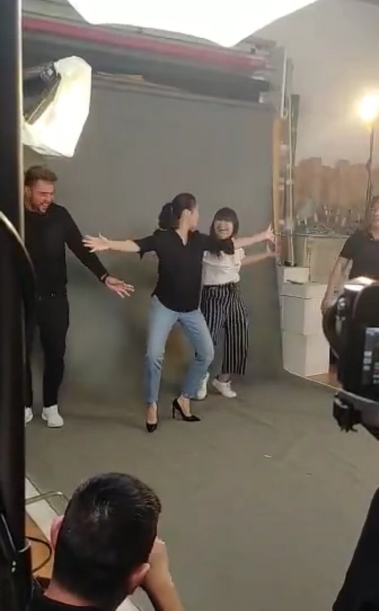 jennicarizza's tweet photo. Ateeee @JustSarahG huwag mo Po ako titigan, natutunaw at kinikiliiiiig akooooo yieeee #Popsters #Tala #VideoToFollow https://t.co/COZxWzAEhy