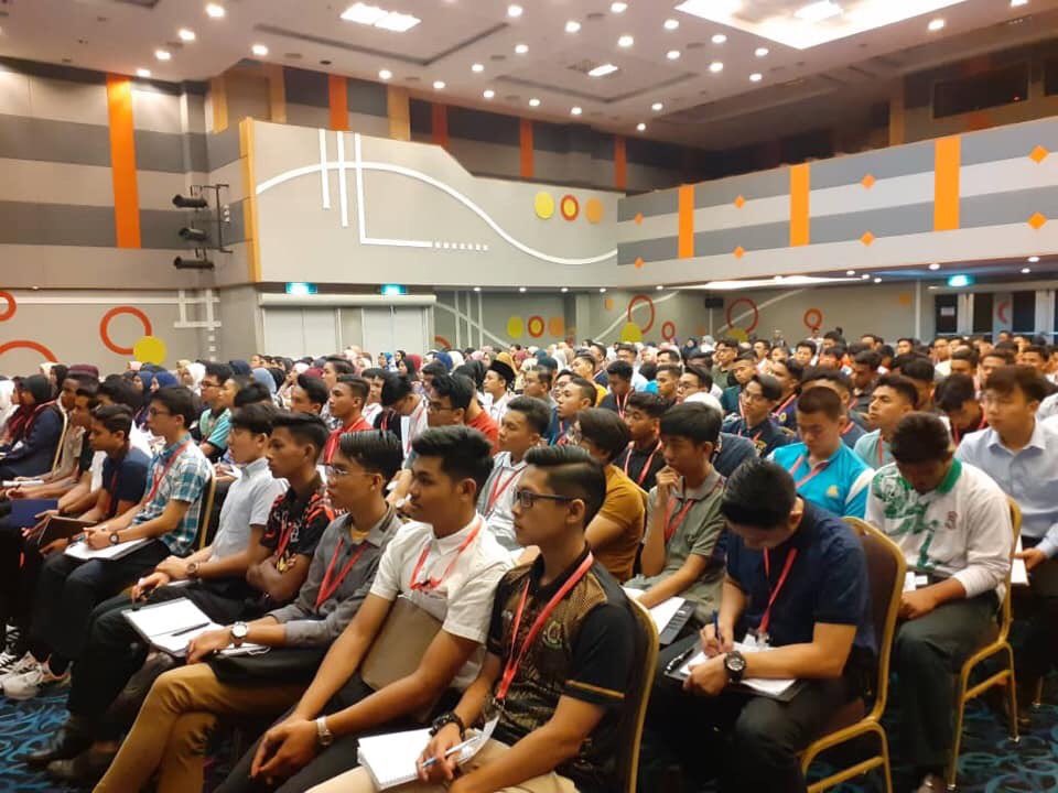 Malaysia Future Leaders School (MFLS), Day 1 (3 February 2020): 

Youth Ambassador - Course Briefing and Introduction to the Ministry of Foreign Affairs, Malaysia by Mr. Amirul Khairi Mustafa Bakri, Asst. Director of Centre for Leadership, Negotiation and Public Diplomacy (LNPD).