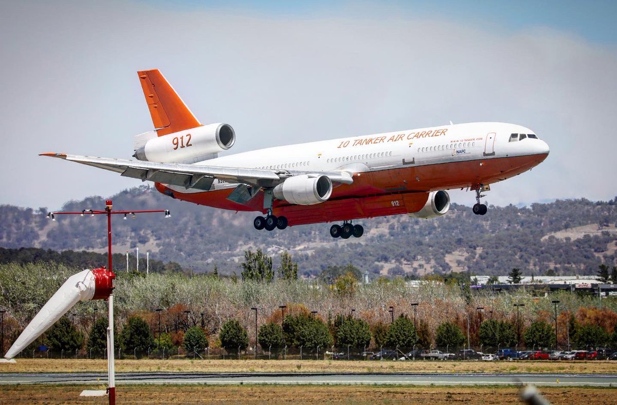 sadler_paul's tweet photo. The @10Tanker DC-10 VLAT, N522AX, ‘Bomber 912’, working out of @CanberraAirport on the #Orroralfire south-west of #Canberra today. #dc10 #australianbushfires #itsgettingcloser #AustralianBushfiresDisaster #VLAT https://t.co/ThUf4PCGZK