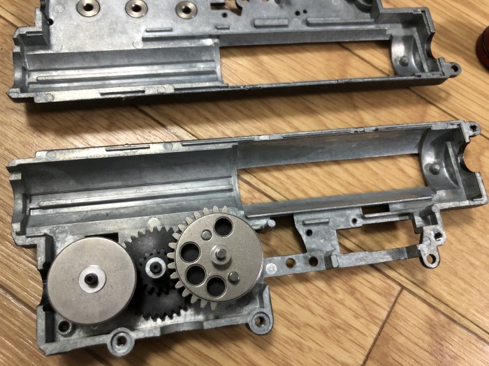 サバゲー前日はメカボックスも分解して調整する男← 海外製電動ガン