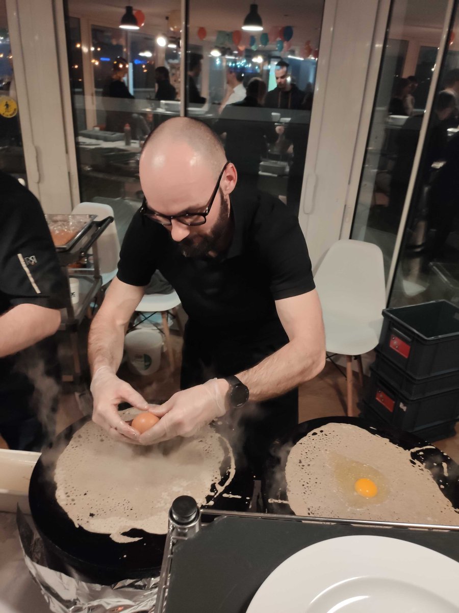 Vendredi nous avons fêté notre nouvelle agence comme il se doit!🍾🥂
Merci à Breizh Galettes, traiteur Chapin, la Cave à Flo, @Animenfoliz et @Selfizee d'avoir animé cette soirée. 

Merci à tous les Maxs et leurs familles ! ❤️
Merci à la Team Crémaillères pour l'organisation.