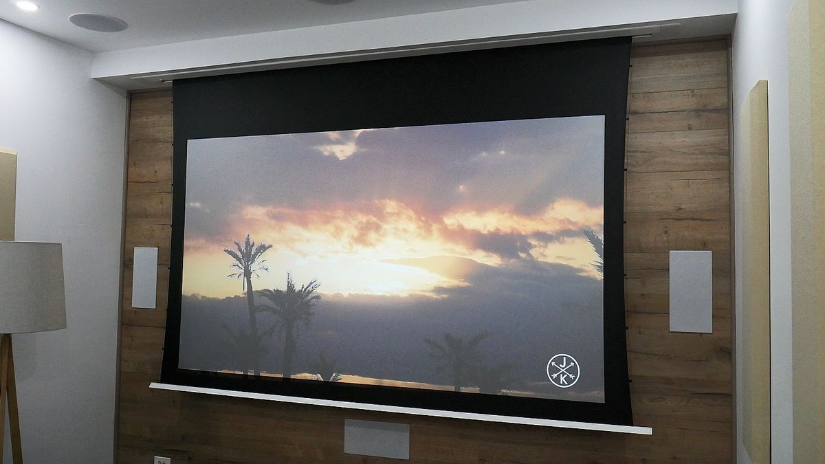 Pull Down or Fixed Frame Screens 🤔
What do you like more ❓

Choose your Projector Screens here: digitalcinema.com.au/projector-scre…
#hometheatre#hometheater#projectorscreen#inwallspeakers