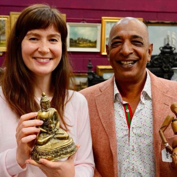 AntiqueRoadTrip's tweet photo. It's the last week of the series but we're signing off in style with the return of experts Raj Bisram and Natasha Raskin Sharp! π
Headed for auction in a 1960s Sunbeam Rally Car, join our pair 16:30 on @BBCOne for the first leg of a gripping final week! π―
#AntiquesRoadTrip π https://t.co/EwHk3vC5VX
