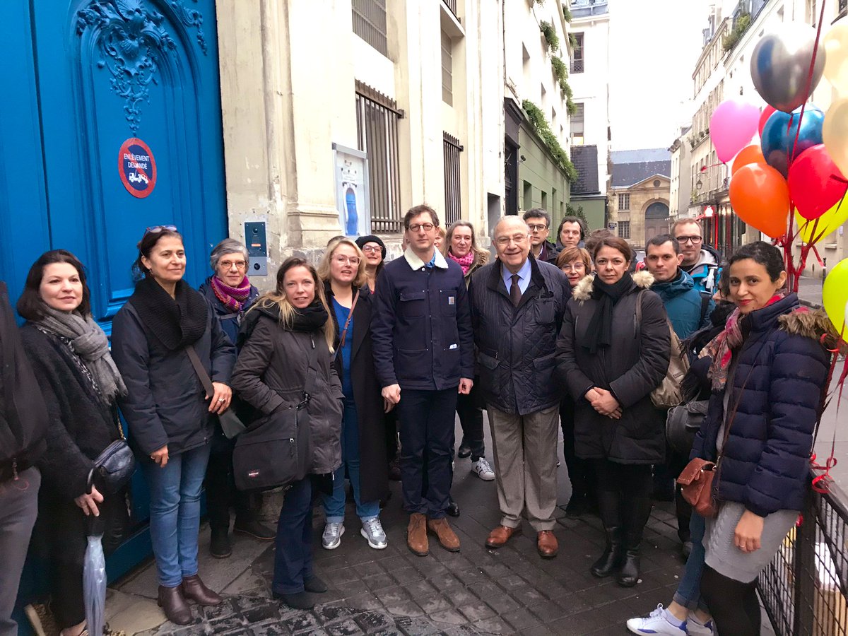 ArielWeilT's tweet photo. César Franck, Victor Hugo, Couperin... parents d’élèves &amp; associations, élus &amp; élues: nous étions ce matin devant les collèges de #ParisCentre mobilisés contre les décisions de réduction de leurs dotations horaires globales. L’éducation de nos enfants ne mérite pas ces économies. https://t.co/0alJPAIGFD