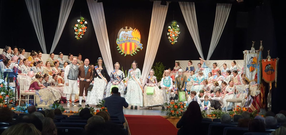 FallaNieva's tweet photo. Enhorabuena a las Falleras Mayores y Presidentes de nuestra falla amiga Falla San Vicente SAB en el día de su Presentación! 😍😍😍👏👏👏

#FallaOlmosNieva #FallaSanVicenteSAB #Presentaciones2020 https://t.co/ptMIB8lHau