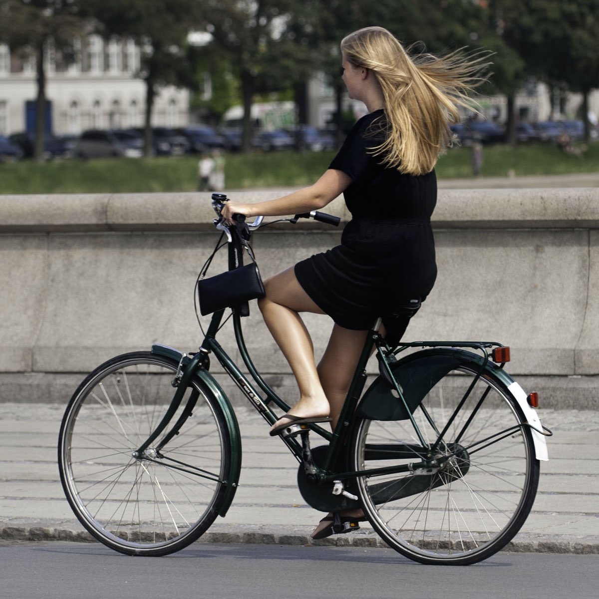 “Une femme en jupe ne peut pas se déplacer à vélo”.Via  @MarjolaineKoch  #Idéesrecues
