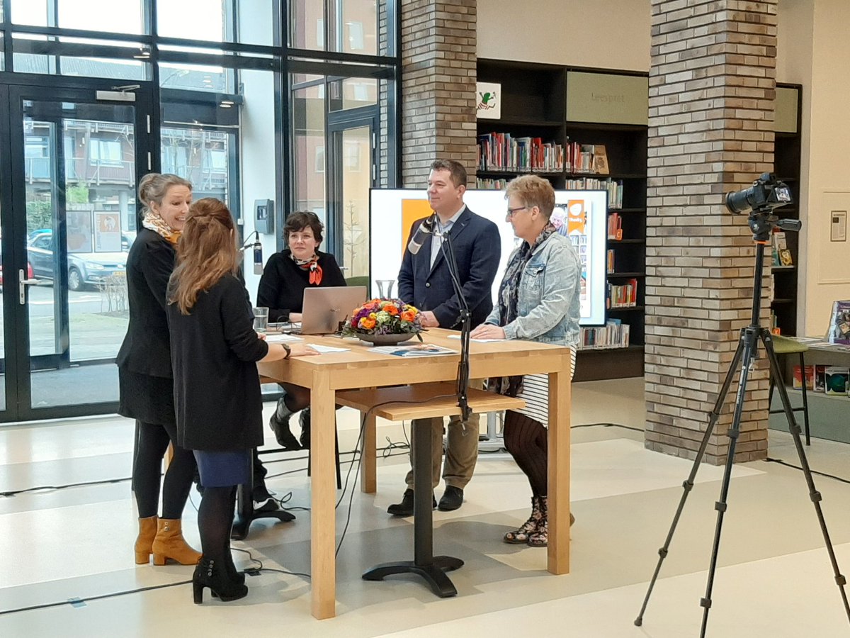 Nieuwe beleidsplan en bijbehorende huisstijl <a href="/theek5/">Bibliotheek Theek 5</a> op een ludieke wijze gepresenteerd!