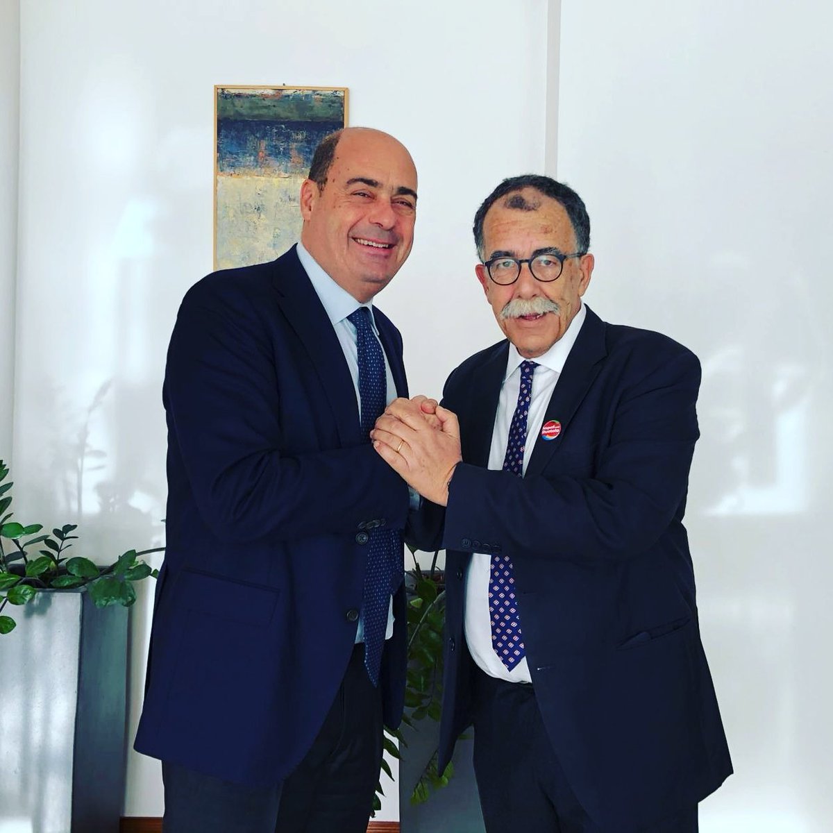 pd_napoli's tweet photo. Questa mattina il nostro candidato Sandro Ruotolo ha incontrato il segretario nazionale del Partito Democratico, Nicola Zingaretti

Andiamo a vincere tutti insieme💪

@pdnetwork @nzingaretti @sruotolo1 #3febbraio https://t.co/M3bF8MaIfP