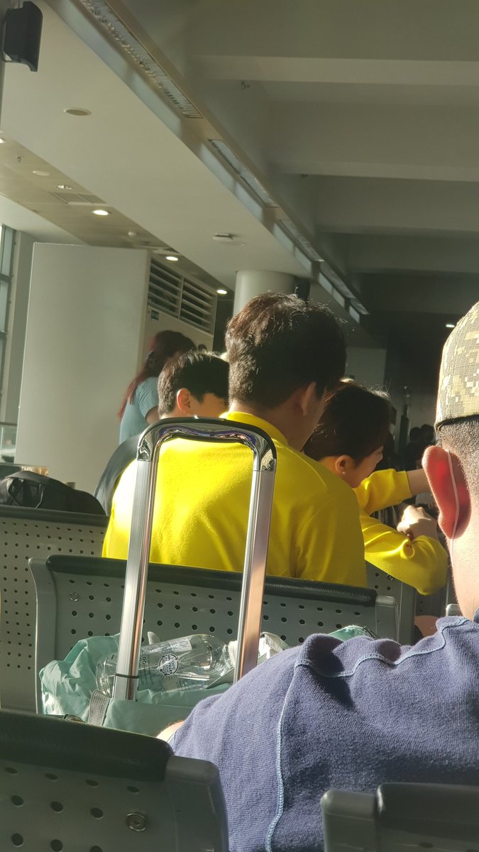 kmhnbns's tweet photo. SAME FLIGHT WITH YUNHYEONG FJSHFHWBD HOW WILL I SURVIVE THIS 4-HR FLIGHT https://t.co/LJvHJ0Vz7e