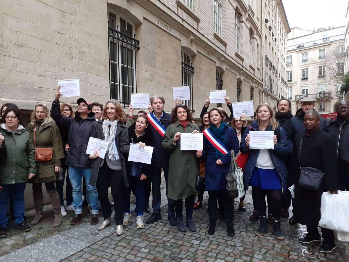 JacquesBoutault's tweet photo. Avec les parents d'élèves de Cesar Franck #Paris02 Nous nous 
opposons à la nouvelle baisse de dotation horaire par le #rectorat. Stop à la dégradation de l'Education nationale ! En 12 ans, 88 heures d'enseignement ont été supprimées à ce collège. 
@fcpe https://t.co/0RuST3lCIh