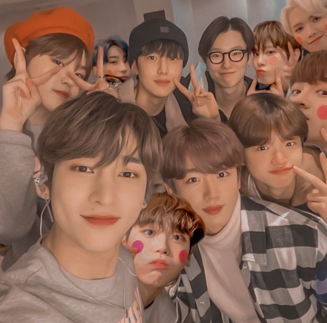 rosindankr's tweet photo. we'll get ot11 pics soon wait a little bit more 😭😭😭❤️
#어딘가에_홀린듯이_플래시스밍
#Take_FLASH_higher
@x1official101 @x1members https://t.co/t9bK43Lig9
