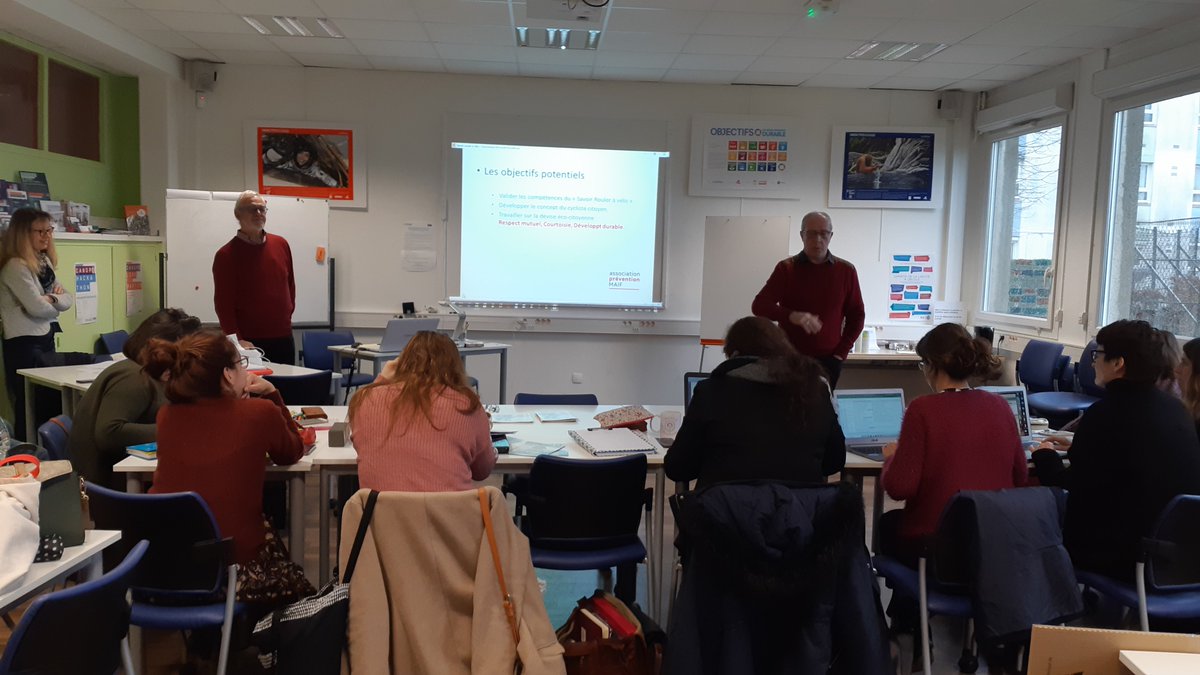 FrancoisVeslin's tweet photo. .@MAIF et @Prevention_MAIF de @seinemaritime et @EureenNormandie étaient présentes au côté des néo directeurs d'école pour leur présenter les #SolutionsEducatives gratuites et #SavoirRoulerAVélo. Des outils gratuits pour la connaissance et la prévention ▶️https://t.co/zdM8X1xbxJ https://t.co/xl9tK6CWt1