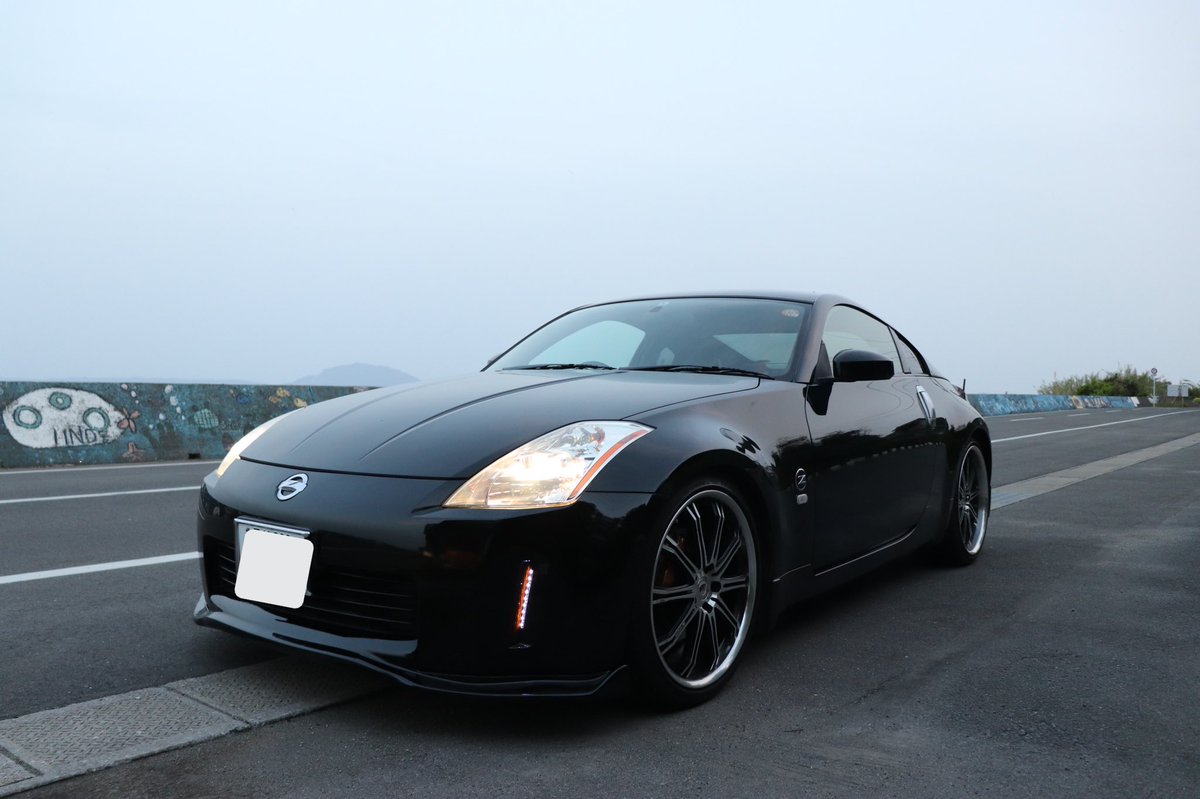 junction_june's tweet photo. 燃費悪くてうるさいとこが
好きです😎😎😎

#日産の日 
#日産 
#フェアレディZ
#Z33 https://t.co/V8wBiH081R