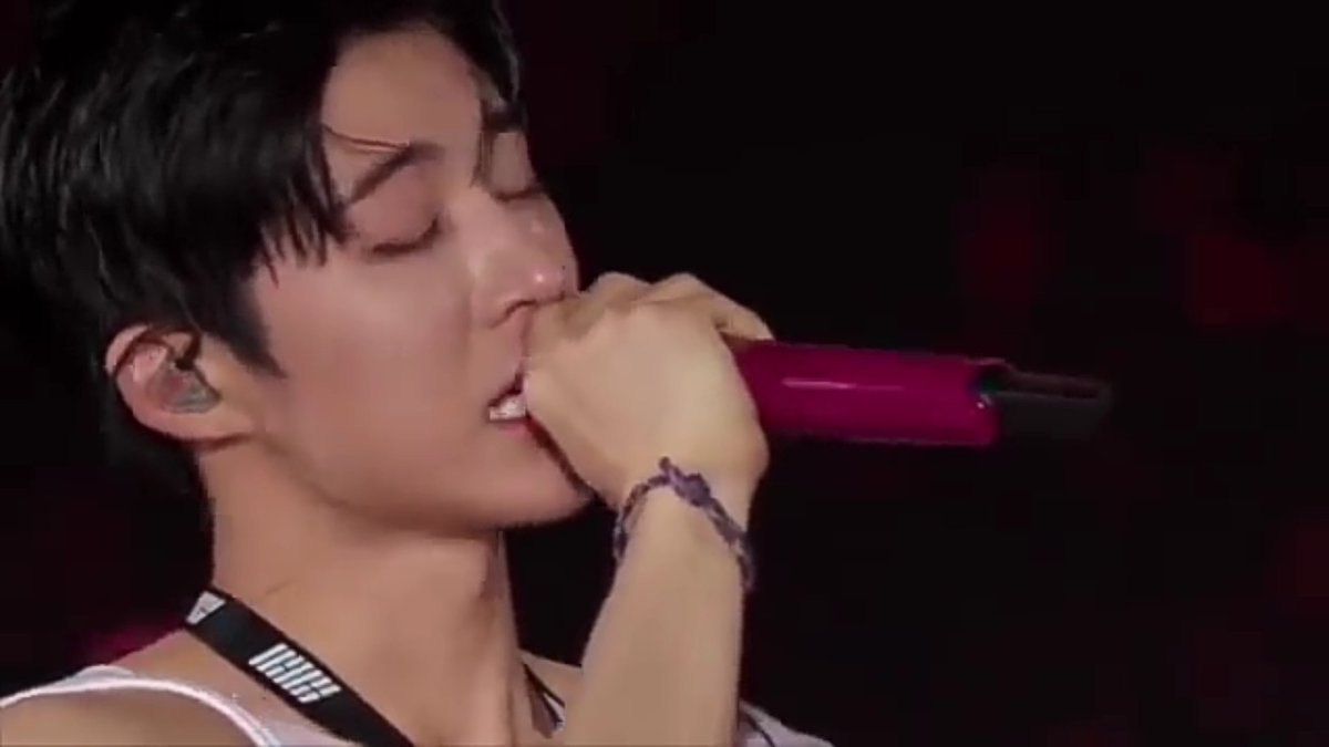 pujex02's tweet photo. Percayalah Hanbin masih banyak orang yg sayang denganmu dan trkadang mreka juga rela brkorban untuk kamu bisa kmbali tersenyum dan ada diantara kami 😭😭#WeLoveYouHanbin
#hanbinismylife
#HumanShieldForHanbin https://t.co/4g6yur5WE1
