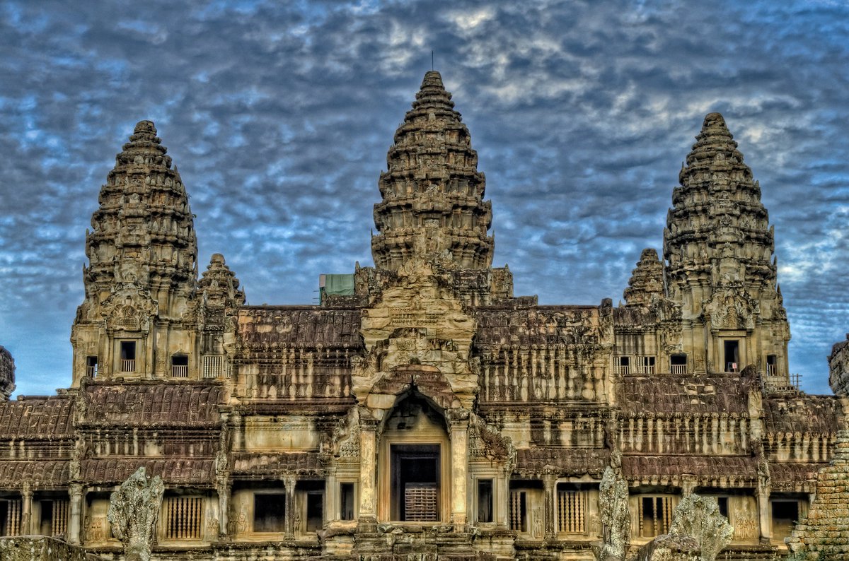 10 #IncredibleIndia World's largest religious monument Angkor Wat is a Hindu temple complex in Cambodia on a site measuring 162.6 hectares.Angkor Wat means "City of Temples" in Khmer & its original name was Parama Vishnuloka in Sanskrit.  @LostTemple7