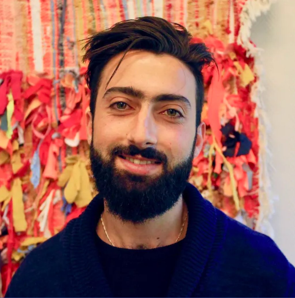 #MeetTheMakers 👋 Syrian-born Danyal is trained as a technician and baker, but he would like to develop his creative side. He is working to build a network here in the NL to work in Interior Design. #MUCL12

Contact him and all of our creatives here:
makersunite.eu/pages/our-crea… ⠀⁠