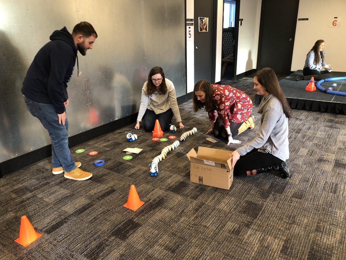 JoDeeKayWV's tweet photo. @WestVirginiaU @HarcoboeWV.    WVU College of Education Junior level students participating in STEAM activities at the Harrison County Steam Center #Proudtobehc https://t.co/9fVqsh3mu7