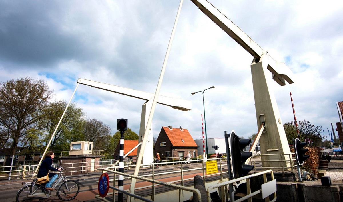 NieuwsWoerden's tweet photo. Indebuurt Woerden - Bruggen in Woerden afgesloten voor verkeer: dit moet je weten https://t.co/cd4U3cXuGe https://t.co/7erznfs4S0