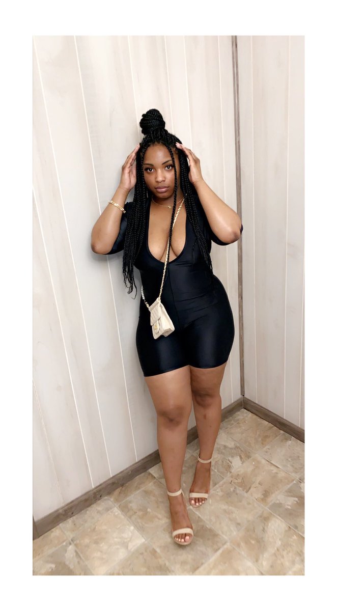 Nicoleejasmine3's tweet photo. What’s better for you than me..... 🖤 #bootycall2 https://t.co/Mmxwf8M0Xb