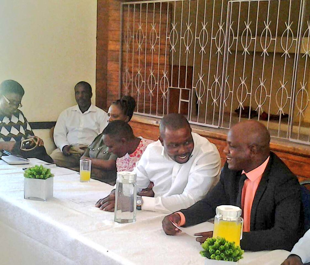 NjubeLobsConstituency (@njubec) on Twitter photo Hon Gift Banda and <a href="/CityofBulawayo/">The City of Bulawayo</a> mayor <a href="/SolomonMguni/">Solomon Mguni</a> having a good laugh last Friday (31 Jan 2020 Hon Gift Banda and <a href="/CityofBulawayo/">The City of Bulawayo</a> mayor <a href="/SolomonMguni/">Solomon Mguni</a> having a good laugh last Friday (31 Jan 2020