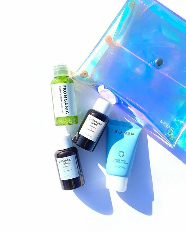 PlanetSkin1's tweet photo. ¿Te vas de viaje y no sabes que llevarte? 🤔 ¡Este Travel Kit Unisex es la compañía ideal para llevar de viaje!
Podrás cuidar tu cabello y piel en donde quiera que estés. Un completísimo set compuesto por: 💦Super Aqua Refreshing Cleansing Foam, una cr… https://t.co/EbyY9W6WSg https://t.co/Wc8LO8l6aN
