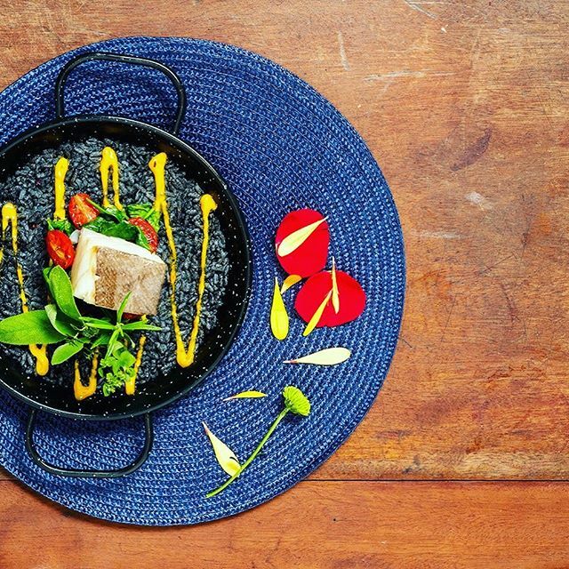Danicocinitas's tweet photo. Black ink rice paella, roasted salted cod and saffron alioli #paella #paella london #saltedcod #arroznegro #blackrice #danisupperclub #privatechef #privatedinner #food #foodporn #foodphotography #london #homemade #eat #instafood #culinaryart #foodgram #f… https://t.co/zlvLkHM6yD https://t.co/elXyUVW0wP