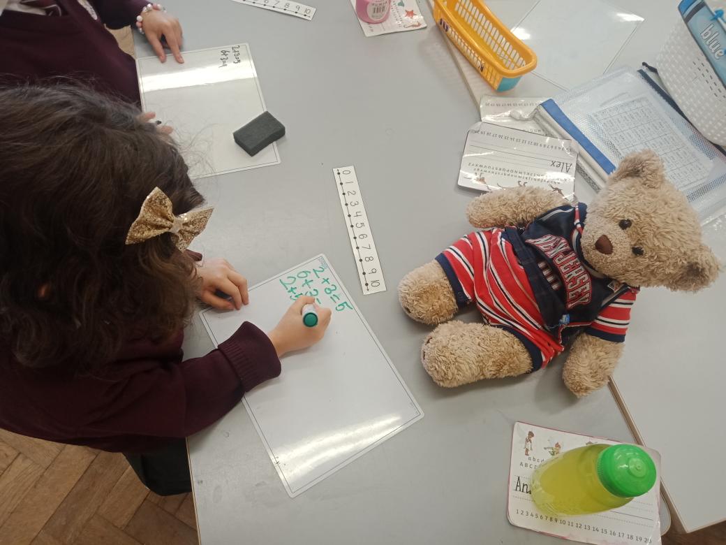 SIRoom13's tweet photo. Matteo helped us out with counting on strategies in Maths today! #GlobalEdTed https://t.co/mKCLNd3PYh
