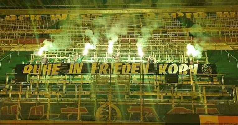Ultramaniatics_'s tweet photo. RUHE IN FRIEDEN KOBY.
Pyro tribute by Rapid's Ultras for Rudy Koblowsky, member missing these days.
#RIPKoby https://t.co/tLYQODseu4