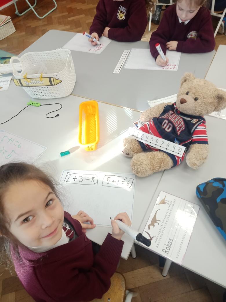 SIRoom13's tweet photo. Matteo helped us out with counting on strategies in Maths today! #GlobalEdTed https://t.co/mKCLNd3PYh
