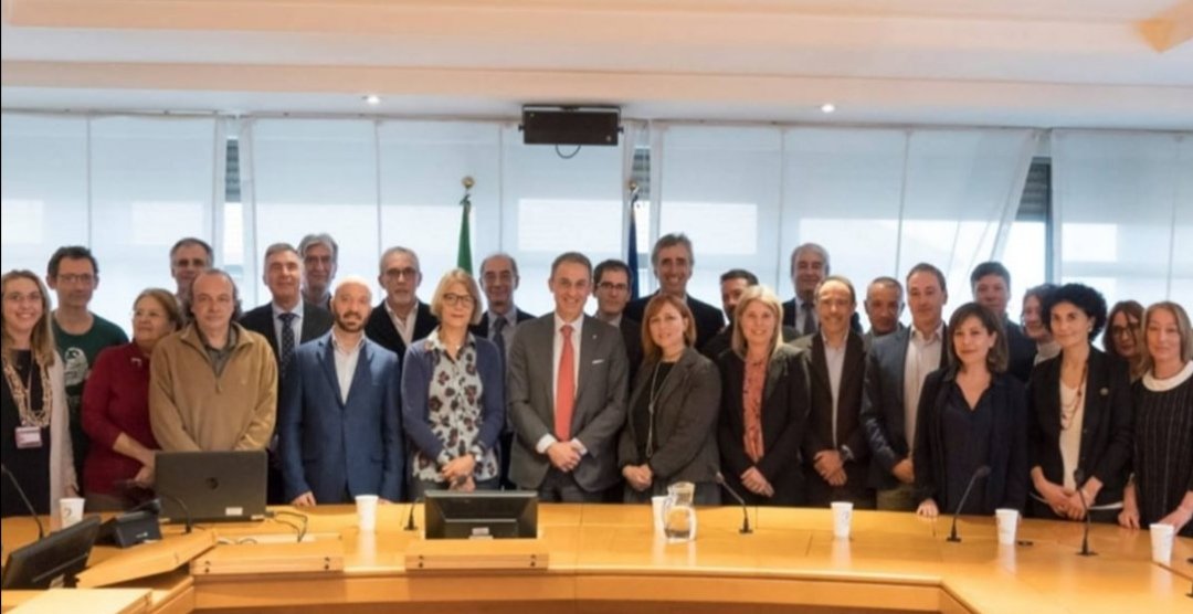 aigu_official's tweet photo. Diventano realtà i #CaschiVerdi per l'#Ambiente: una task force di scienziati al servizio dell'ambiente. Un passo avanti nella tutela del patrimonio #UNESCO. @SergioCosta_min: "Non basta identificare un sito, dobbiamo saperlo tutelare". #unite4earth #AIGU #Agenda2030 #Parma2020 https://t.co/wa3NX46aIp