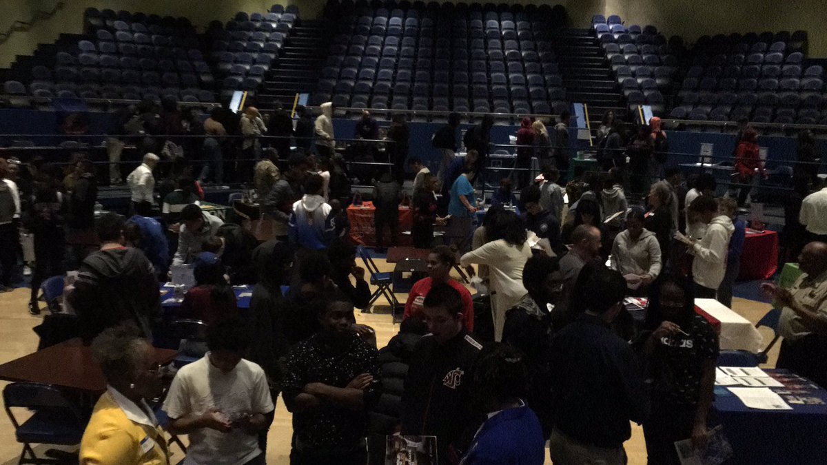 Hampton_CTE's tweet photo. @PhoebusHS1 CTE Department hosting the Annual College and Career Fair. Thanks Trina McClean for doing a great job! https://t.co/ed9HCR9Sgk