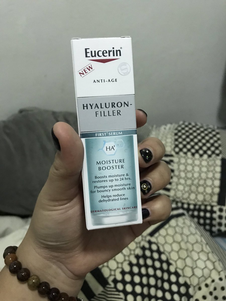 KookaiMI24's tweet photo. ใช้ดีบอกต่อ HYALURON-FILLER จาก Eucerin  ซึมเร็ว ผิวนุ่ม ผิวฟู ทางแบรนด์เคลมว่าประสิทธิภาพเทียบเท่าเอสเต้ ซึ่งส่วนตัวเราเป็นสาวกเอสเต้ ANR ใช้มา 5-6 ขวดแล้ว เราอยากจะบอก Serum ตัวนี้ดีใช้ได้เลยนะ เหมาะสำหรับผิวแห้ง หน้าเป็นขุย ตัวนี้เอาอยู่ #พี่พูดเลย #Eucerin #FirstSerum 😍 https://t.co/lt15JIULZz