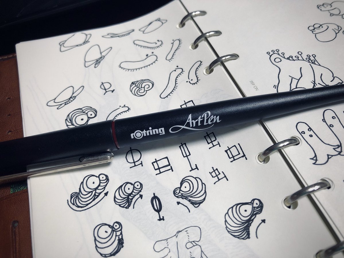 使ってるペンはrotringのアートペンのEFです 