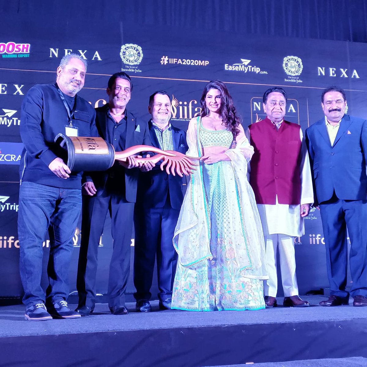 IIFA's tweet photo. With a perfect melange of glitz, glamour &amp; shine, the moment of the day is finally here! 📸⚡
#IIFA2020MP #IIFA https://t.co/Jl0HJKRcwQ