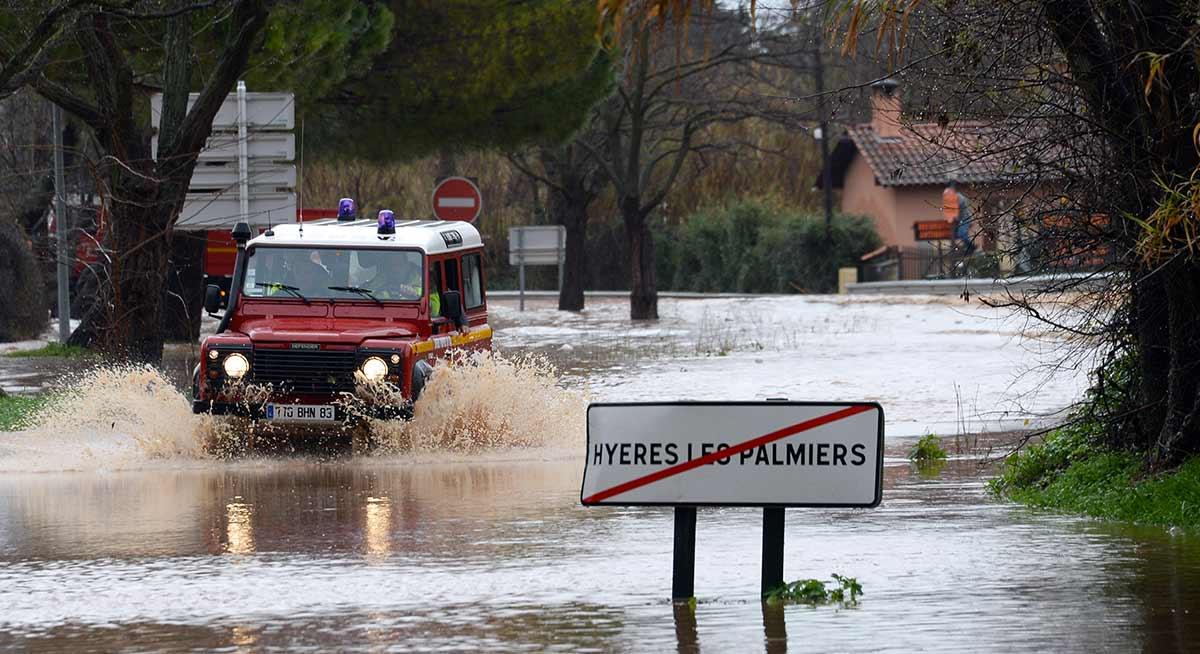 laforet_guad's tweet photo. Vous êtes dans l'obligation de signaler à l'#acheteur de votre bien si celui-ci a été victime d'une #catastrophe naturelle ! 🌪
 https://t.co/Cp1eu3UCDd https://t.co/6gK3Il3t6p