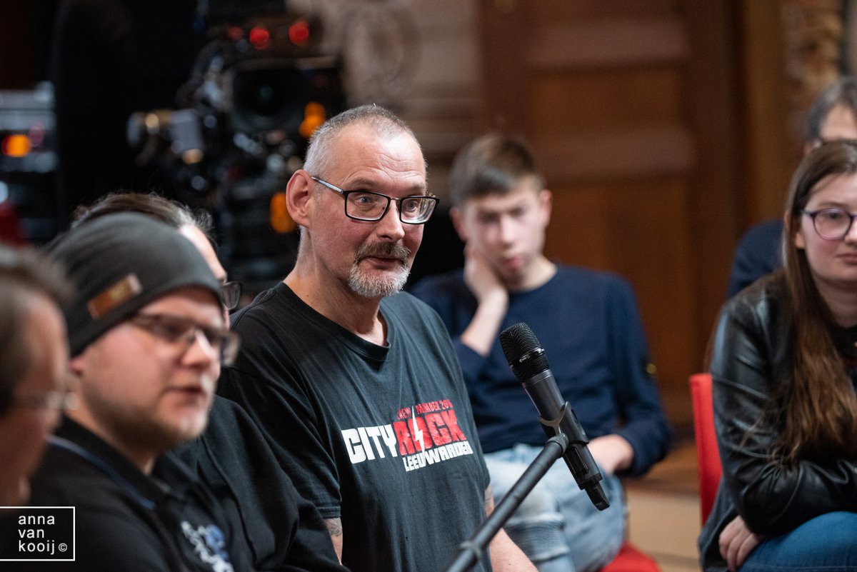 omroephuman's tweet image. "LVB'ers zijn de 'kanarie in de kolenmijn' voor onze samenleving", aldus psycholoog Kees Kraaijeveld gisteren in #depublieketribune.

Lees en bekijk nu de belangrijkste lessen en fragmenten terug uit 'Hebben we nog plek voor een laag IQ?' human.nl/de-publieke-tr… #dpt #lvb