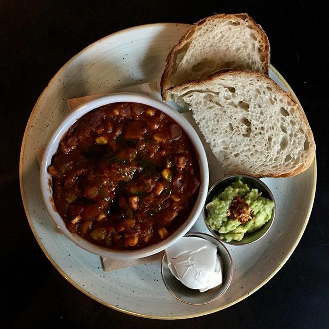 thecopperspoon's tweet photo. Warm and comforting our three bean chilli made with butternut squash and smoked paprika is here to keep you cosy served with @oatly
Creme fraiche
#chilli #threebeanchilli #veganlunch #vegancornwall #marazion #keepitcosy #cosy #vegetariancafe #vegetaria⦠https://t.co/lmMISk1Yct https://t.co/kohvEiYYOp