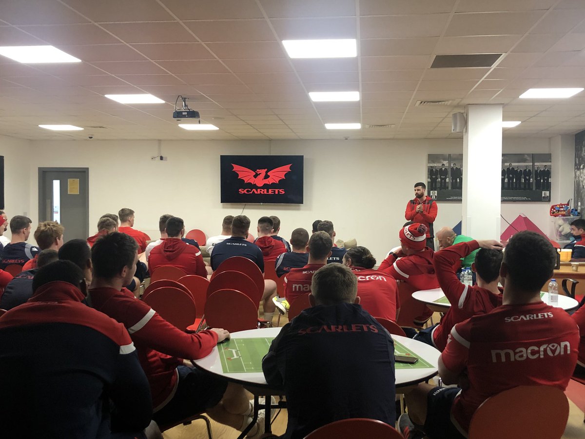 DrRichNeil's tweet photo. Learnt a lot about performance nutrition again from @Chris_Eds00 - watched Chris numerous times over the years and always learn new evidence based tips and strategies. https://t.co/8dWFywUVqU