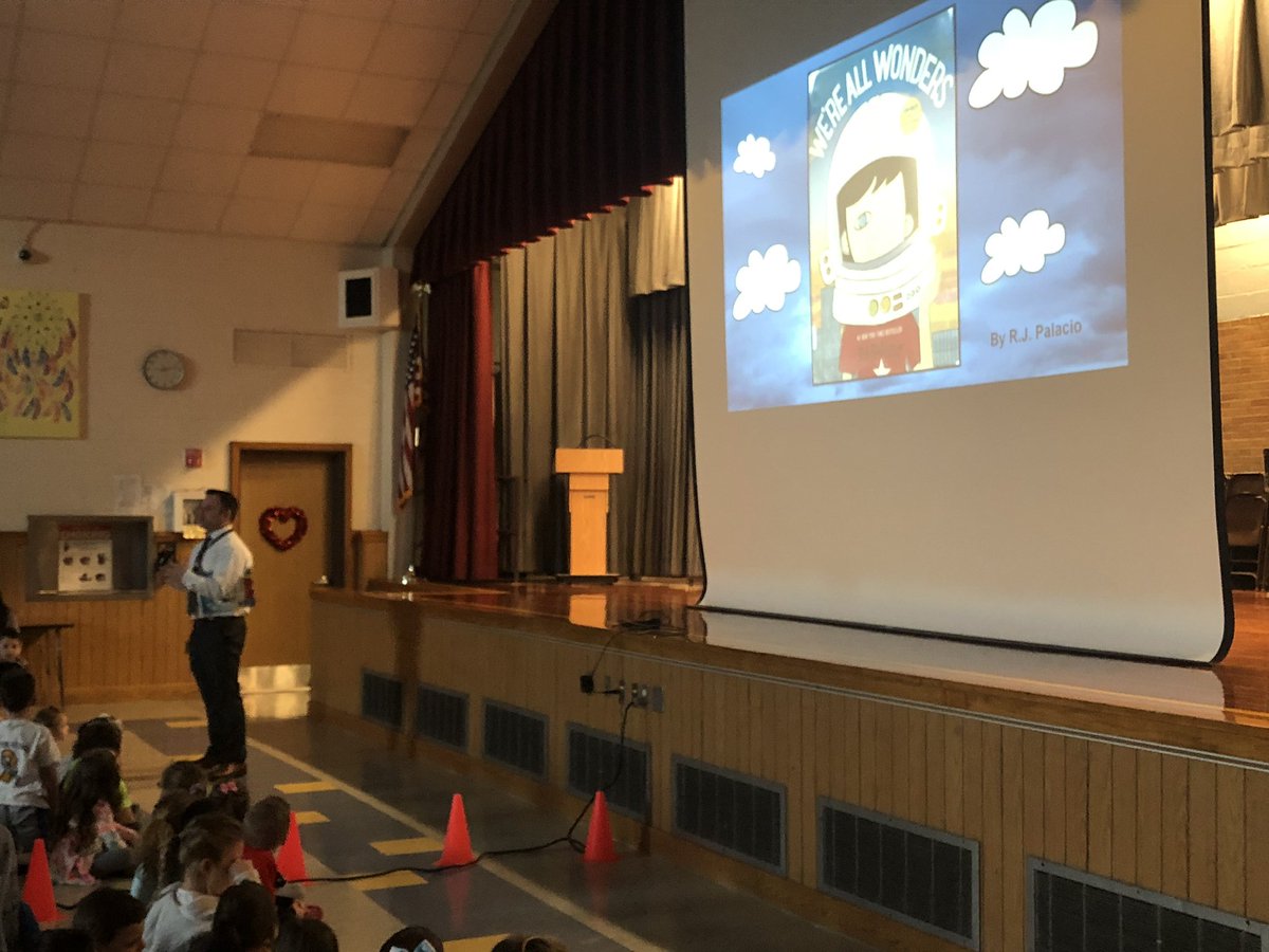 tgonzalezread's tweet photo. We r the “I” in KIND @RJLMassapequa @DrYannucci @RJPalacio inspiring Ss thru story.  #msdlibraries it takes a #wonder ful principal to inspire w/ a school wide read aloud!  THANK U! https://t.co/bezw09YLbq