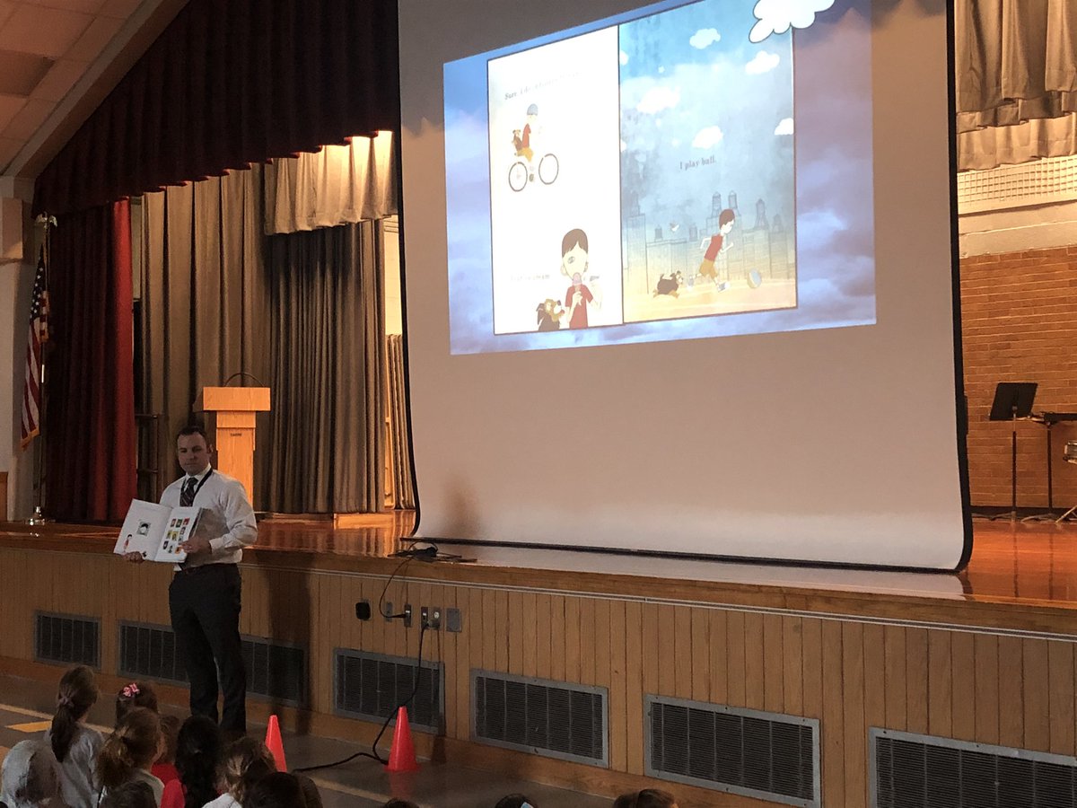 tgonzalezread's tweet photo. We r the “I” in KIND @RJLMassapequa @DrYannucci @RJPalacio inspiring Ss thru story.  #msdlibraries it takes a #wonder ful principal to inspire w/ a school wide read aloud!  THANK U! https://t.co/bezw09YLbq