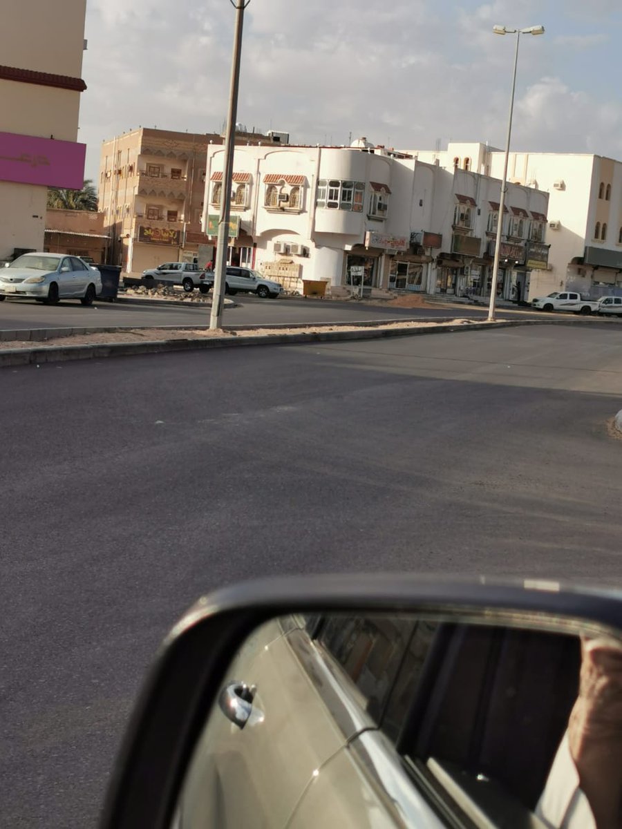 ابو ماجد بن يعقوب On Twitter محافظة بدر هناك فرق ملاحظ في جودة التنفيذ بين الرصيف الوسطي امام البلديه وبين الرصيف الوسطي في شارع الشهداء اين الخلل الهندس او المراقب او المقاول