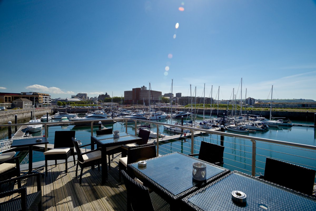 KingPointPlym's tweet photo. If you're working hard on your winter jobs list this week, remember to warm up with a lovely coffee, a winter warmer hearty lunch or a cheeky slice of cake with a fabulous view over your yacht @TheDockPlymouth
#PlymouthMarina #BritainsOceanCity #SailingDevon https://t.co/HZ0owRcj05