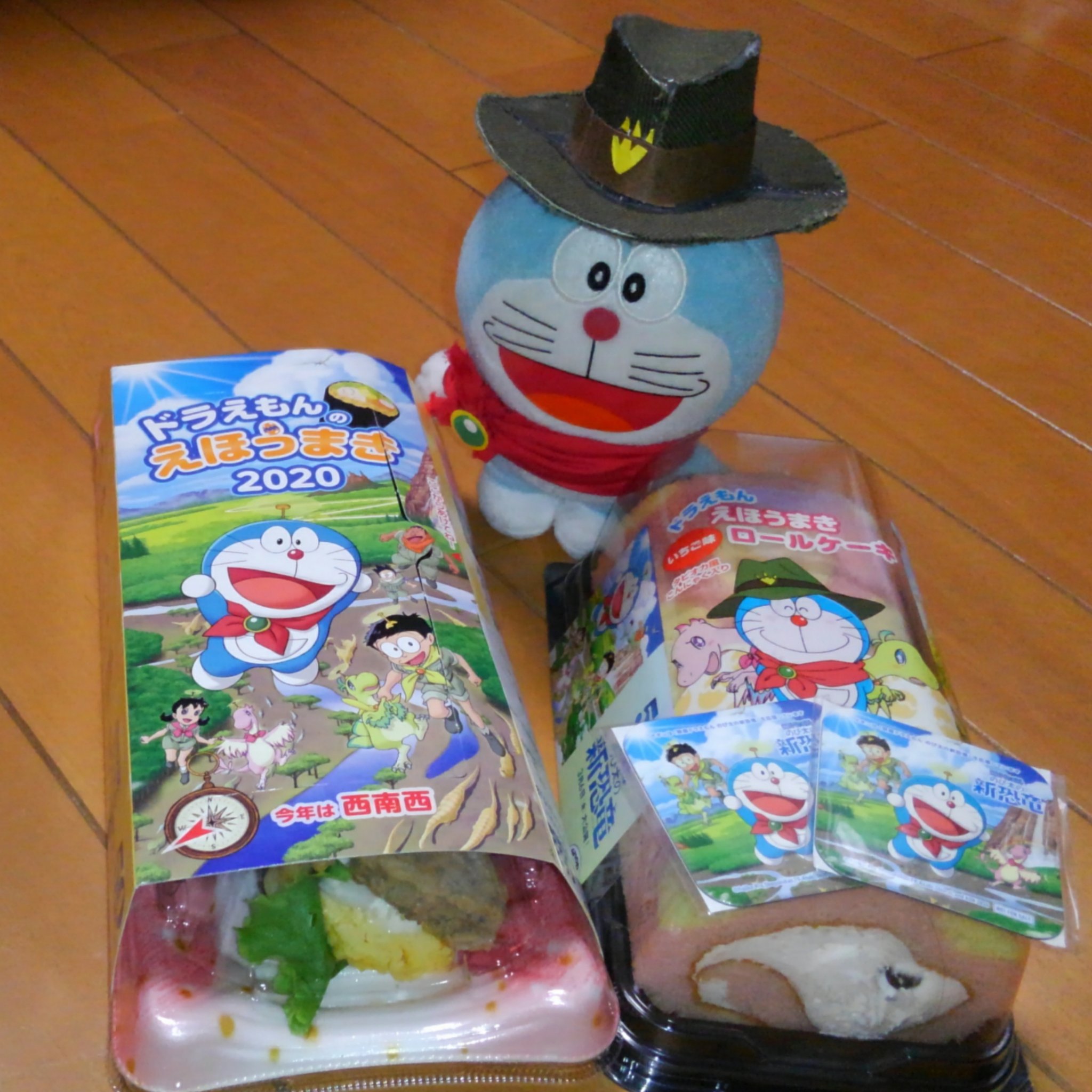 たかお 今年の節分 もイオンのドラえもんのえほうまきとロールケーキを 別のスーパーで例のドラえもんパンを発見しました ドラえもん 映画ドラえもん のび太の新恐竜 ドラえもん50周年 恵方巻 節分の日 ロールケーキ イオン 第一パン