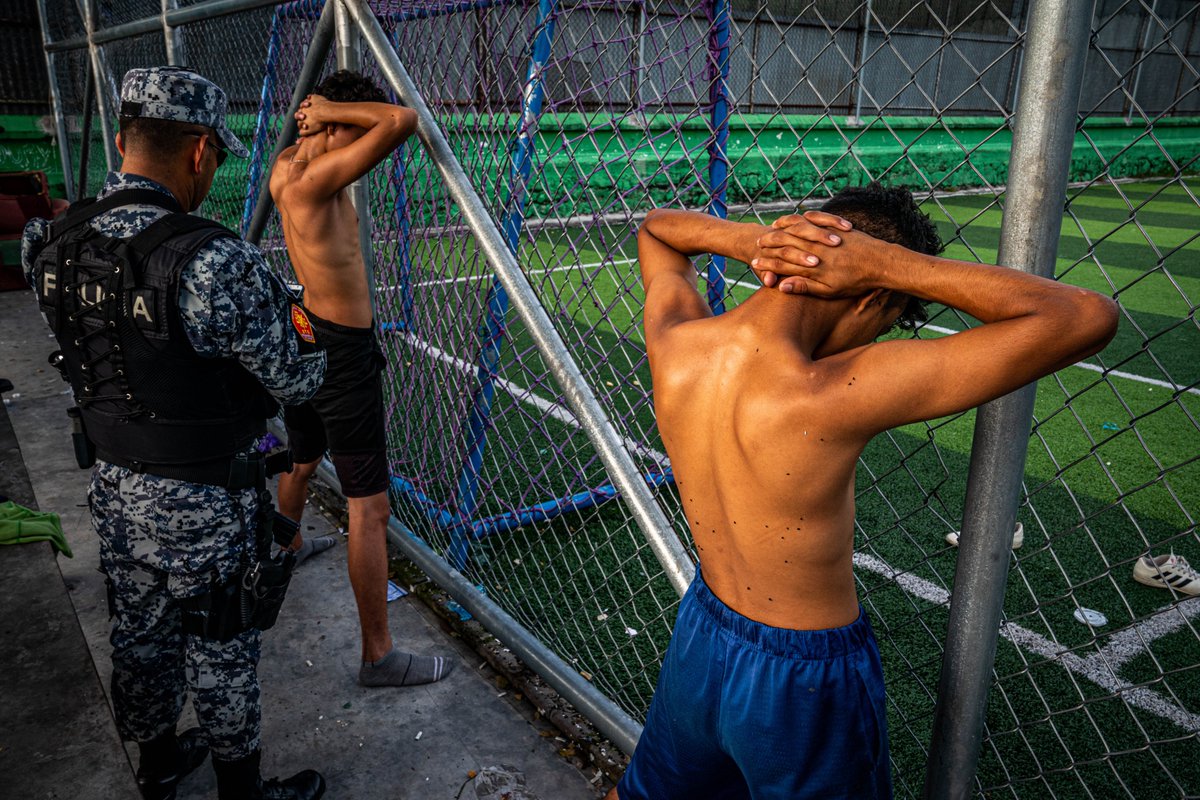 SixPointHorizon's tweet photo. We're filming our new #documentary about the impact of #gang violence in #ElSalvador. 10% of the country's population are involved with gangs. #onassignment https://t.co/ZrLHdi8W4U