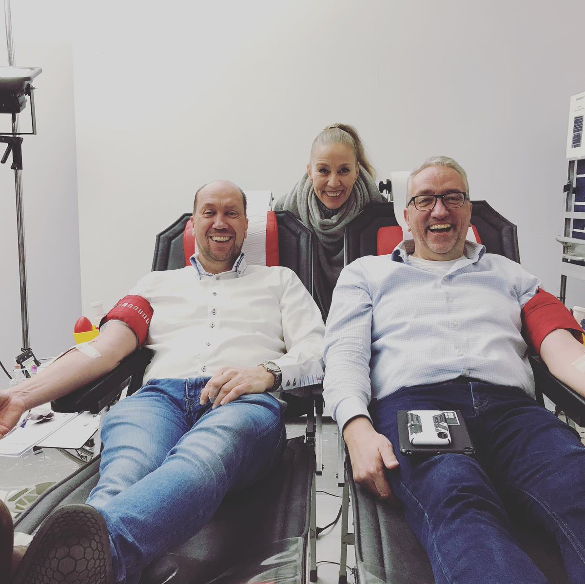 #blutspende - Gemeinsam mit der DRK aus Bad Salzuflen und Lage, hatten wir in unseren Studios eine Blutspende für Mitarbeiter, Freunde und Familie organisiert. Tolle Teilnahme, viele Erstspender und eine nette Betreuung der #drk.
———-
#vogelsaengerstudios #mutspende #bebrave