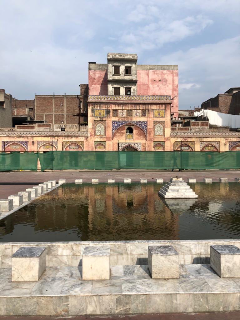 AbuDhabiArt's tweet photo. .@LahoreBiennale returns for its 2nd edition under the banner of 'Between The Sun &amp; Moon', curated by Sheikha Hoor Al Qasimi. #LB02 takes over the city’s cultural and heritage sites until 29 February https://t.co/YalGet6WN2