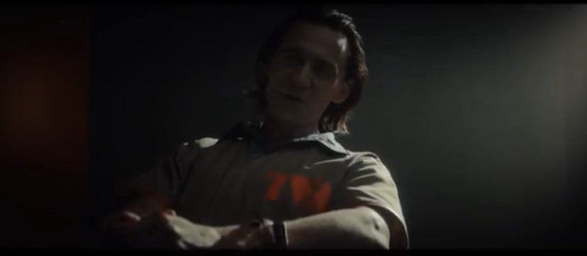 ann_ne_cot's tweet photo. Интересно 
Вот что это у Локи на руке ?
#Loki https://t.co/l5RiGtgao8