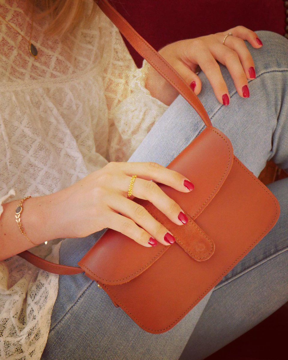 lamoureuseoff's tweet photo. Notre mini sac sera bientôt disponible dans un tout nouveau coloris... Saurez-vous deviner lequel?! 👄🦩🌸💞#madeinfrance https://t.co/nMnzUPgkxv