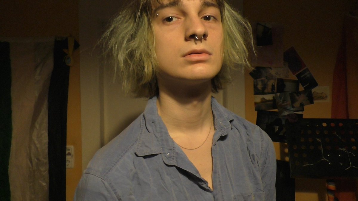 Emoschwuppe's tweet photo. Okay, neuer non-binary appreciation Thread. Poster Bilder und Pronomen, wenn ihr wollt. Ich fang an 💛💛💛

Dodo, er/sie https://t.co/h0YVtZ5OsZ